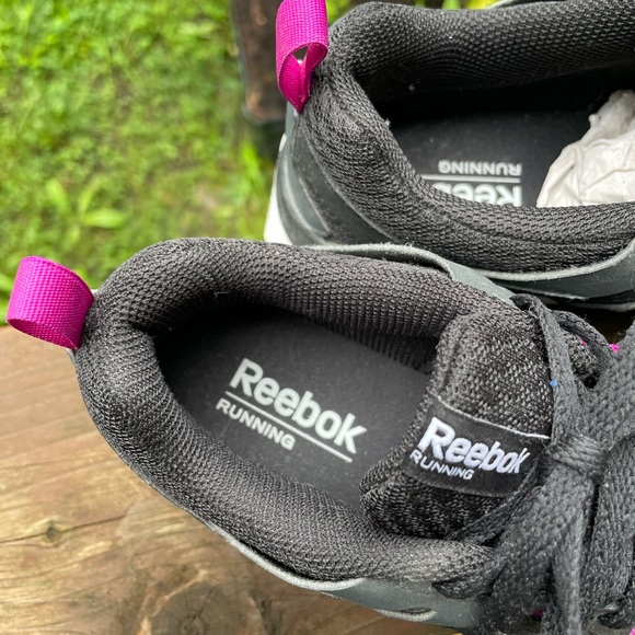 Reebok size 7 women running shoes black and fushia - Picture 7 of 10